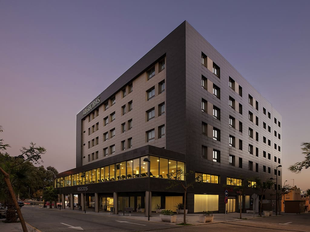 fachada de hotel en algeciras